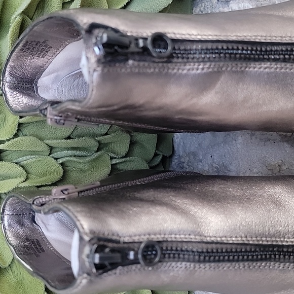 Sole Society Desiray Mettallic Zip Front Bootie - Picture 7 of 13